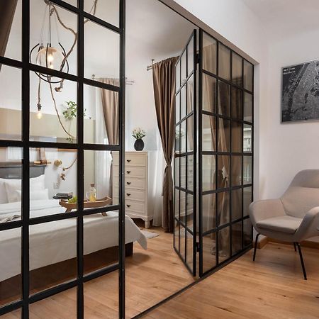 Downtown Home With Terrace By Urbanesq Букурещ Екстериор снимка