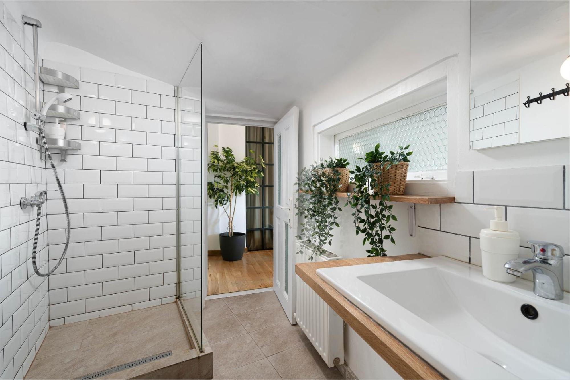 Downtown Home With Terrace By Urbanesq Букурещ Екстериор снимка